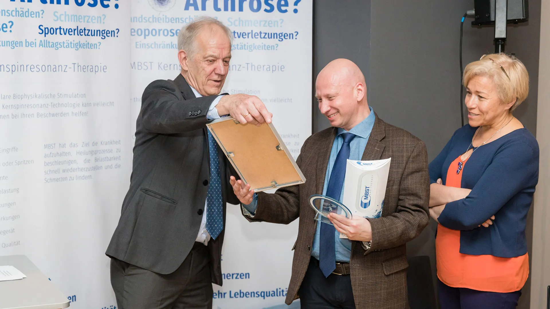 Muntermann überreicht Dr. med. Igor Kitaev den MBST-Award